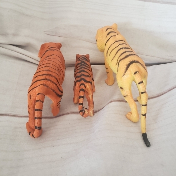 Boley Wildlife Safari Bengal Tiger Figures Set Of 2 With Bonus Unbranded Tiger - Picture 6 of 11